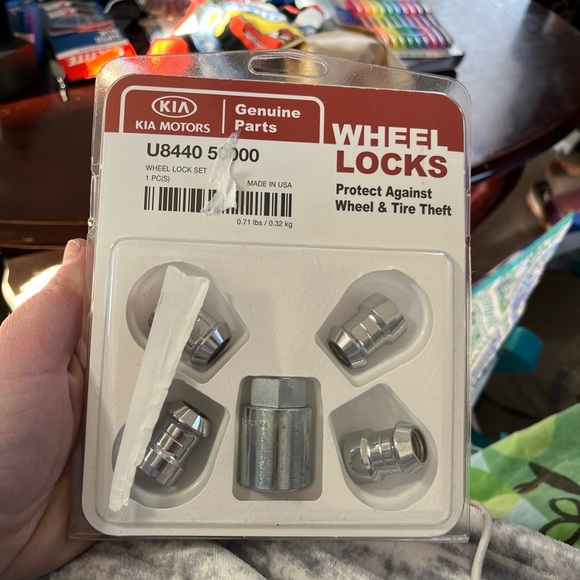 Kia Wheel Locks Set - Picture 1 of 1